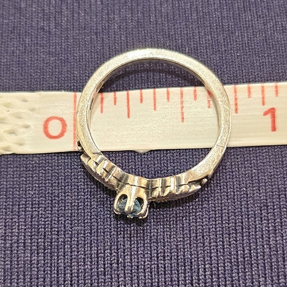 Vintage Sterling Silver and Blue Topaz Leaf Ring - Picture 8 of 9